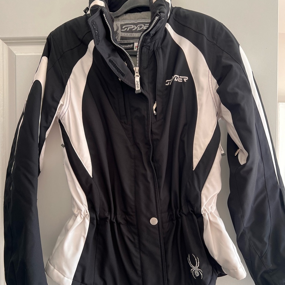 Spyder Black and White Ski Jacket with Color-Blocking Design
